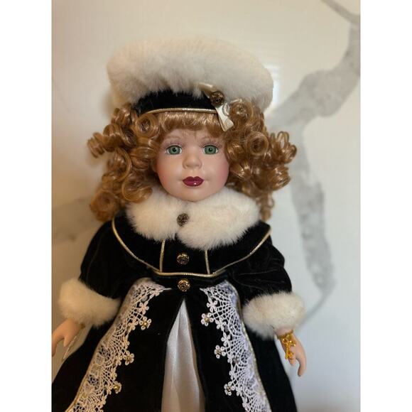 Brass Key Victorian Rose Collection Genuine Porcelain Doll Special Edition 1997 - Picture 2 of 9